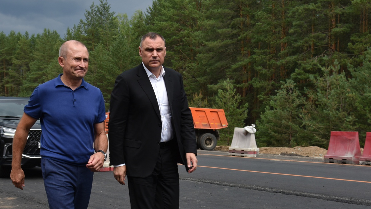 Юрий Зайцев проинспектировал ремонт федеральной дороги А-295 у Кичиера