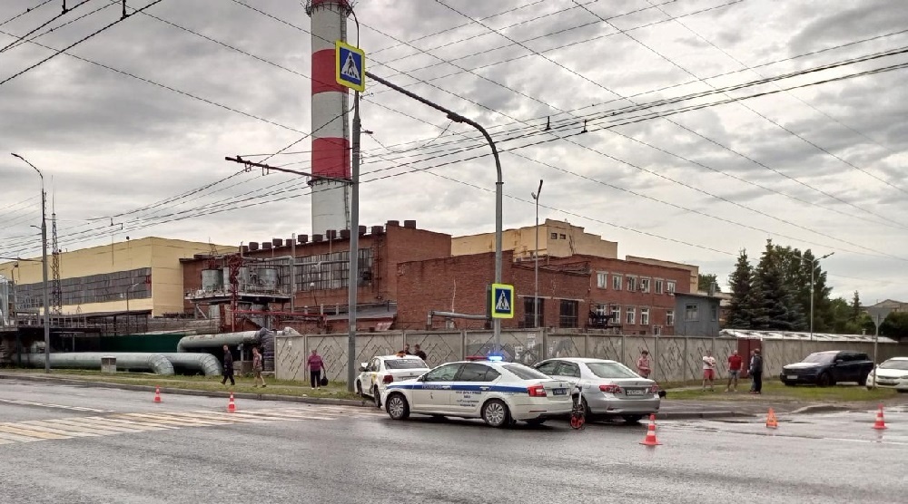 В Йошкар-Оле на улице Суворова столкнулись две иномарки