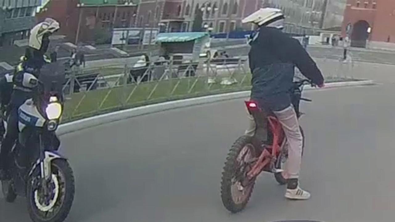 В Йошкар-Оле 18-летний водитель электробайка пытался скрыться от ДПС