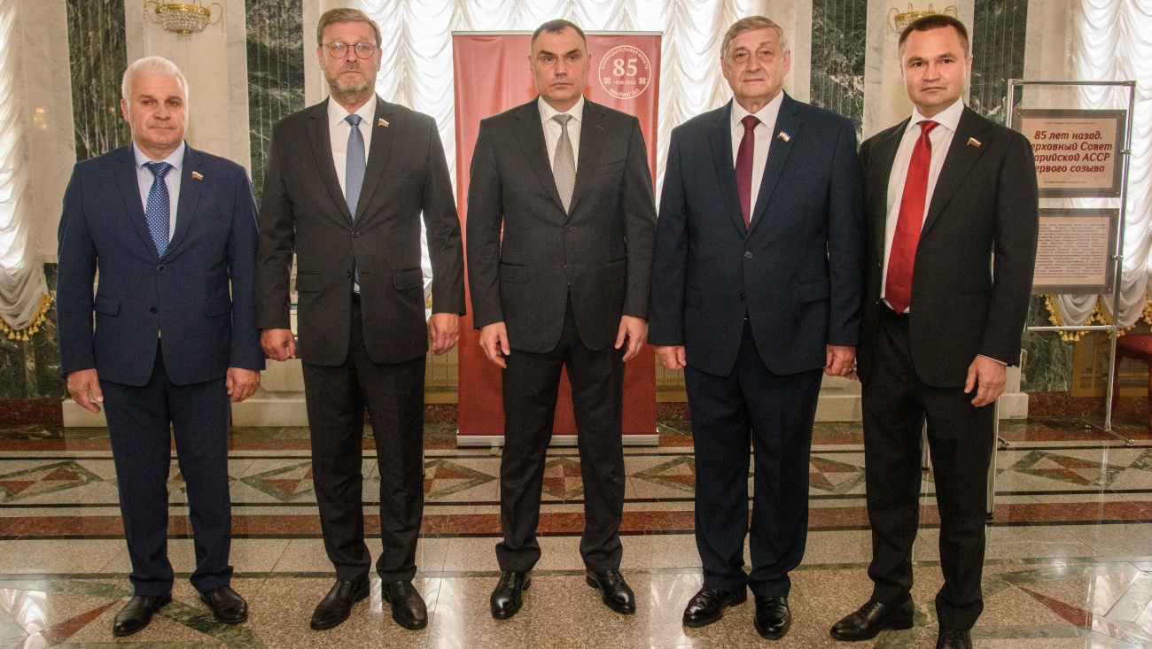 Юрий Зайцев поздравил депутатский корпус республики с юбилеем