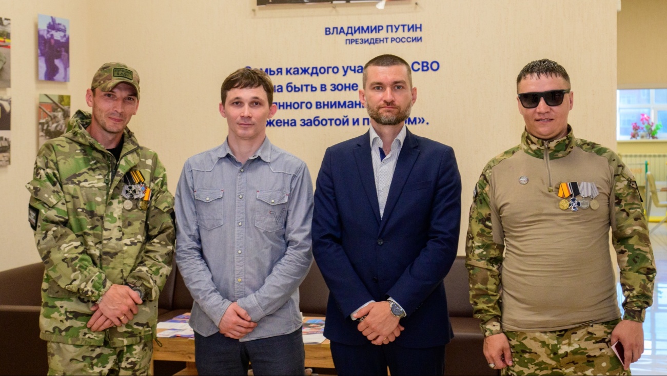 В Марий Эл бойцы подразделения «Вагнер» получили удостоверения ветеранов