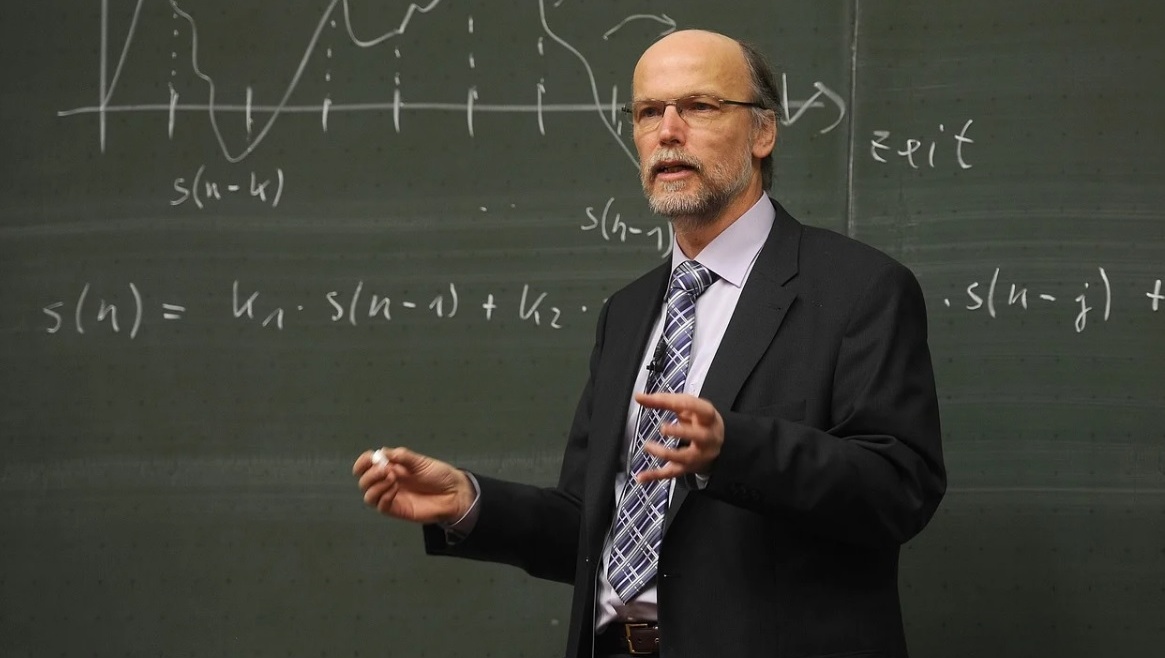 В Марий Эл больше половины педагогов-пенсионеров продолжают работать