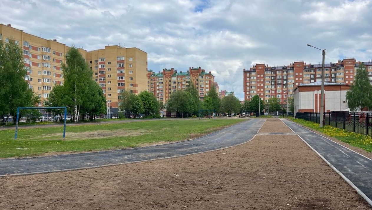 В посёлке Медведево на заброшенном участке начали благоустройство стадиона