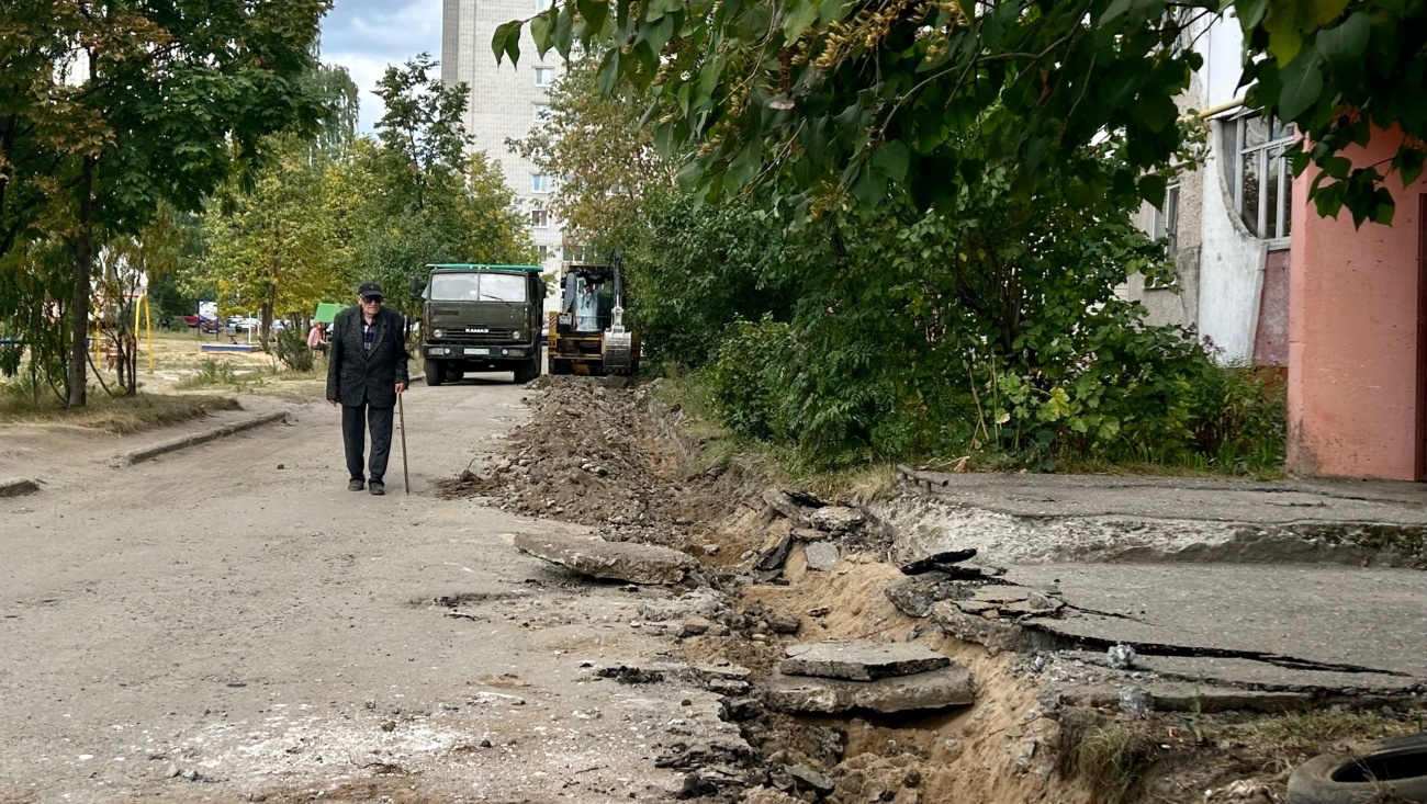 В Йошкар-Оле начали ремонтировать один из дворов на улице Петрова
