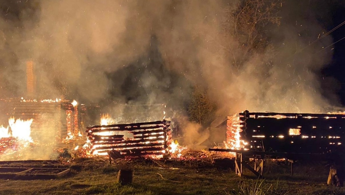 Два жителя посёлка Куженер погибли в горящем доме