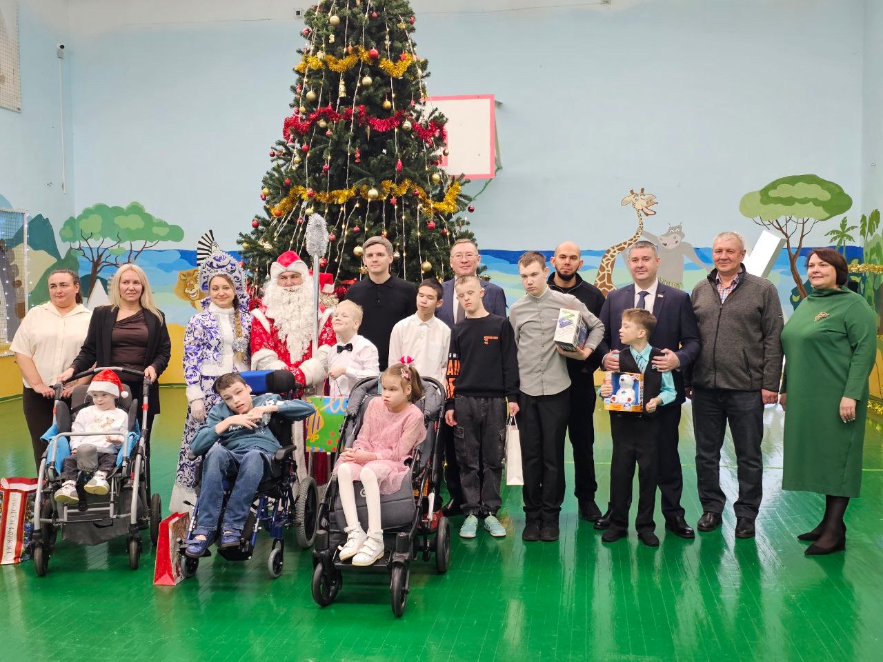 Депутаты горсобрания посетили дом-интернат «Солнышко» 