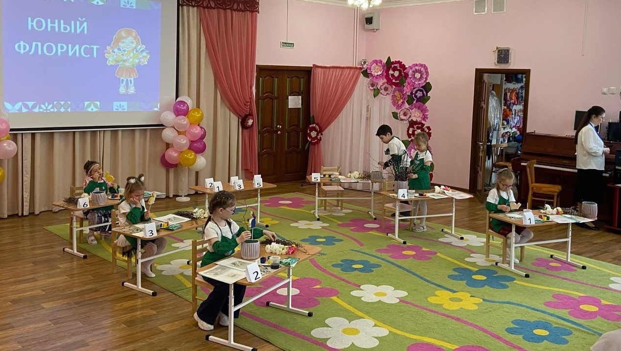 Дошколята Йошкар-Олы попробовали свои силы в профессии строителей, поваров и флористов