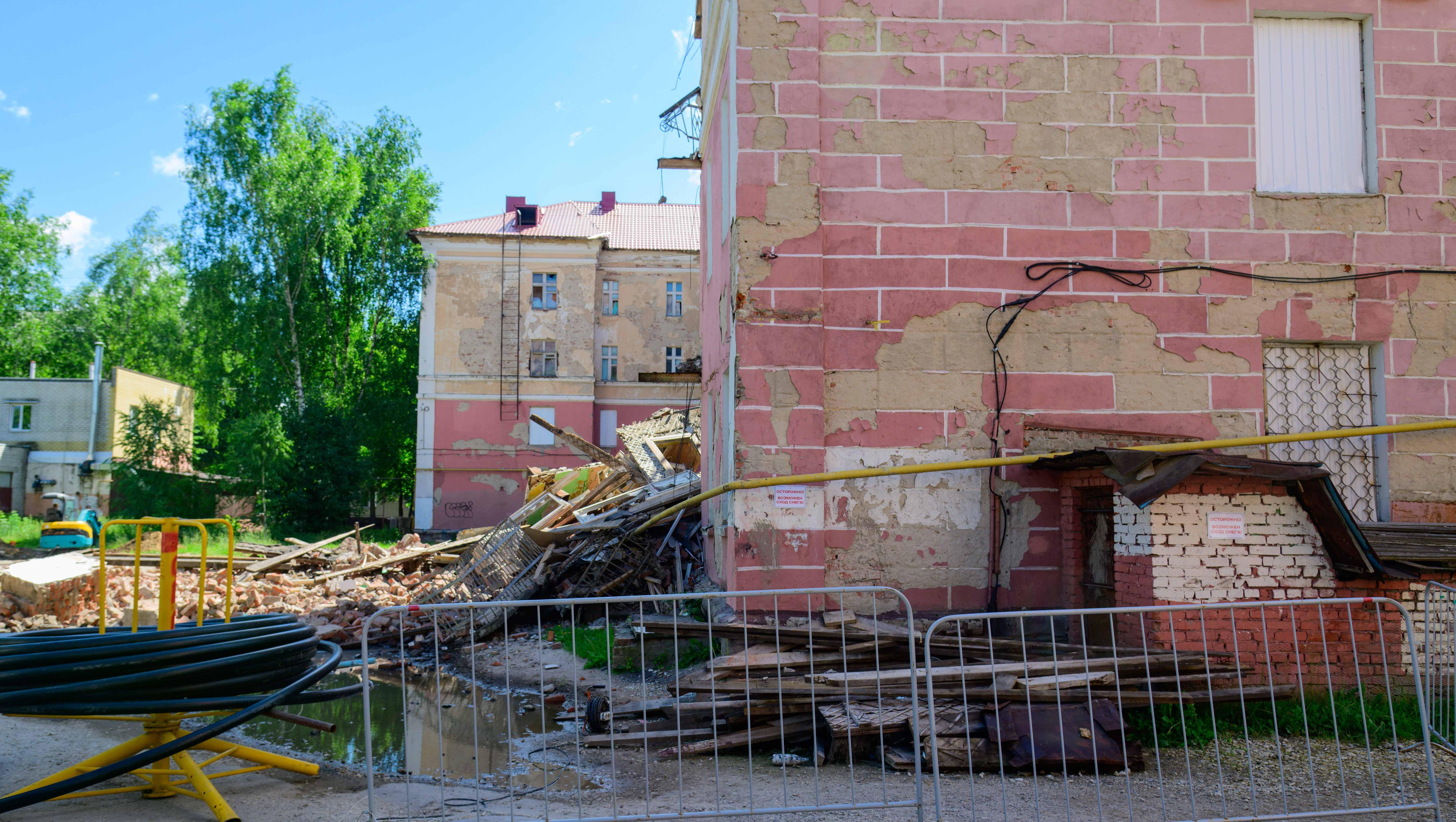 В Йошкар-Оле продали участок, где в июне обрушилось бывшее общежитие 