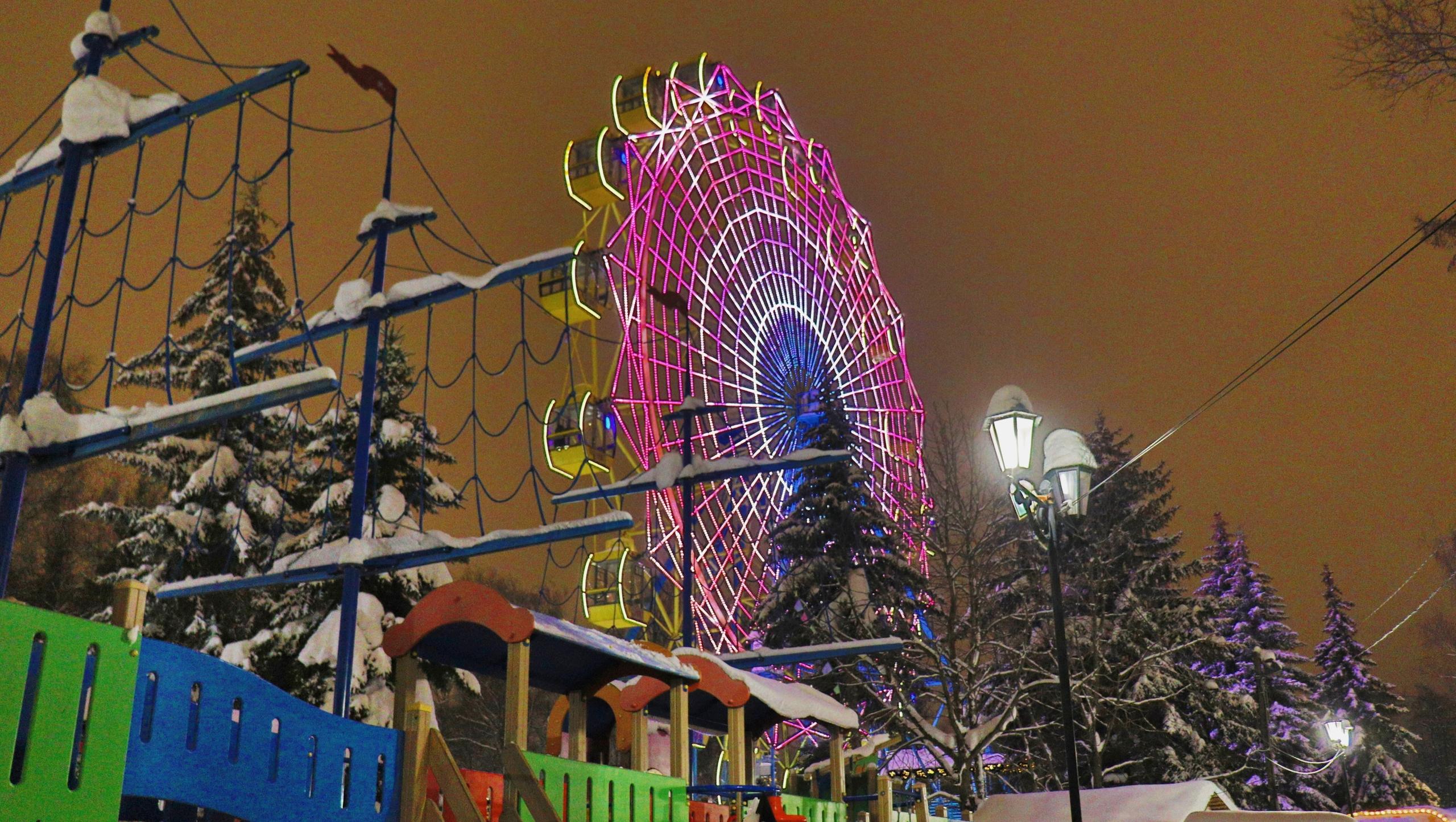 «Колесо обозрения» и каток в парке культуры и отдыха закрыли на три дня