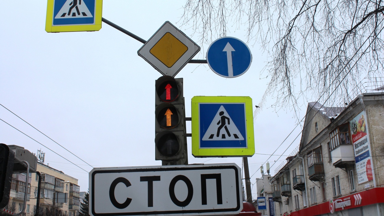 На перекрёстке Ленинского проспекта и ул. Рябинина новый светофор