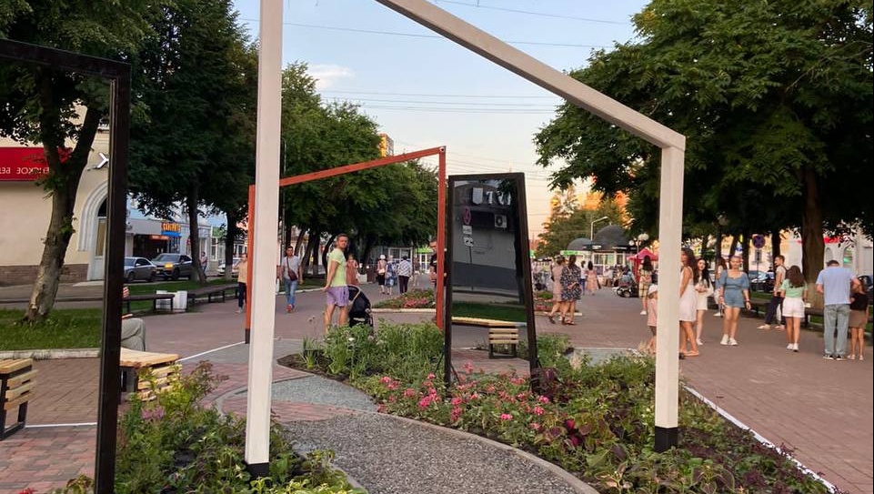 МУП «Город» на бульваре Чавайна оборудовали интерактивный цветник