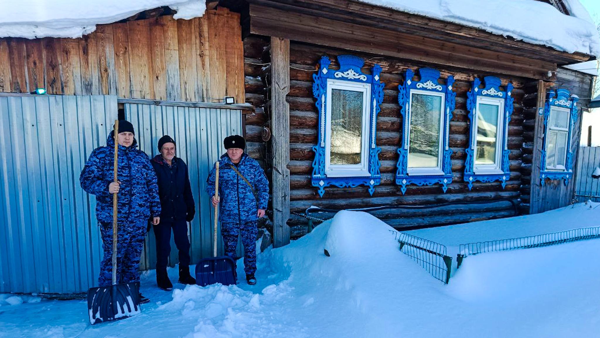В Марий Эл росгвардейцы взяли в руки лопаты