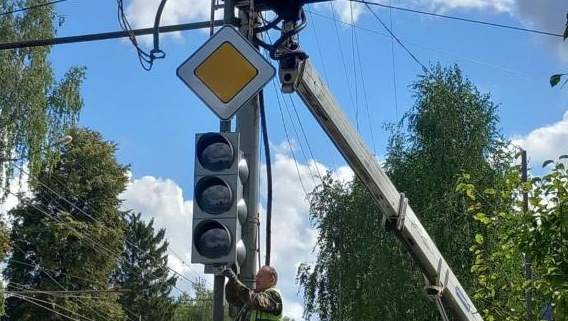 Светофор в Йошкар-Оле настроили под машины скорой помощи