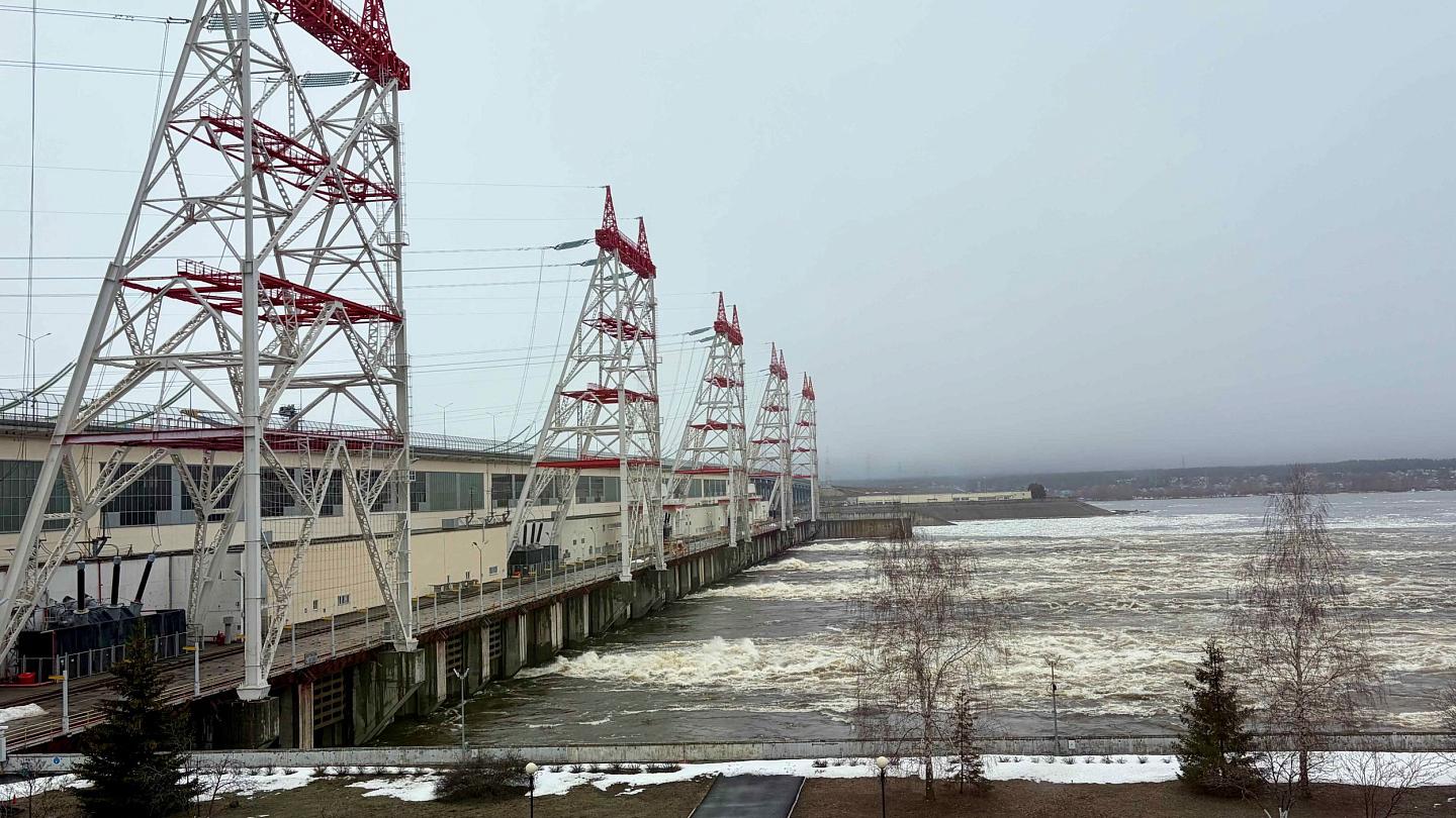 Чебоксарская ГЭС открыла 4 из 18 донных водосбросов