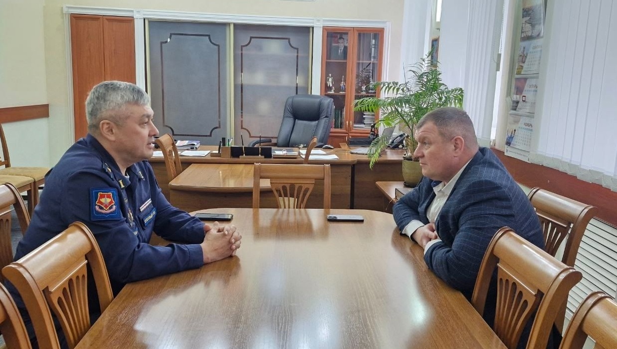 Глава администрации Медведевского района передаёт свой опыт герою Марий Эл