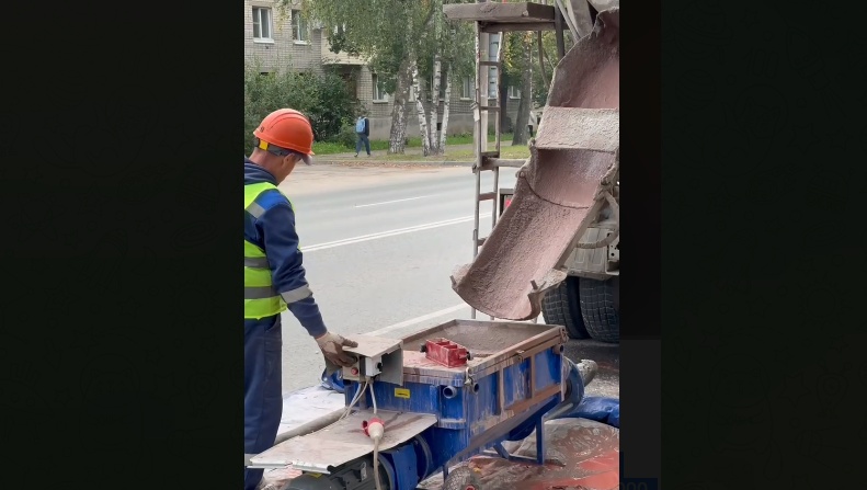 В Йошкар-Оле канализационный коллектор ремонтируют по новым технологиям