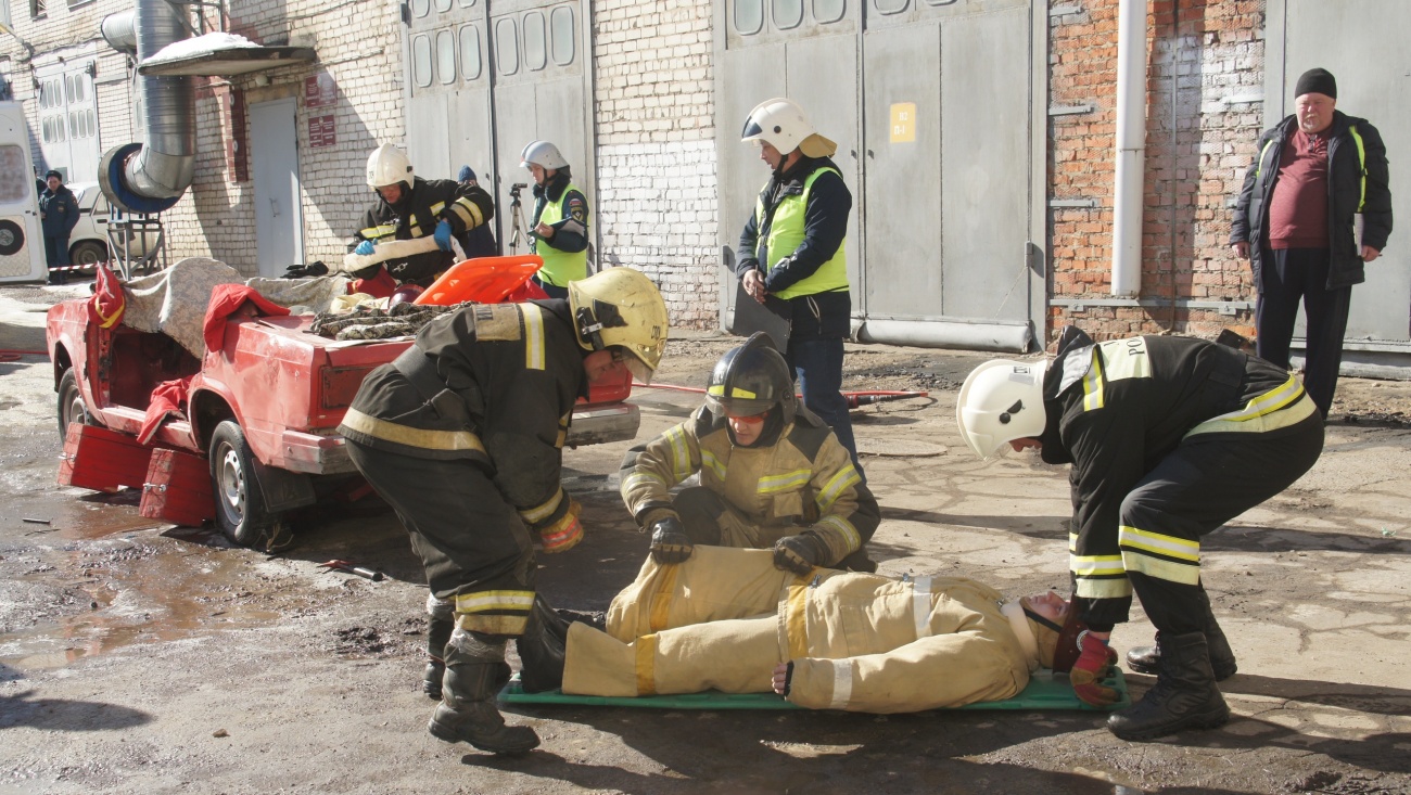 В Йошкар-Оле прошли учения огнеборцев по спасению людей в ДТП