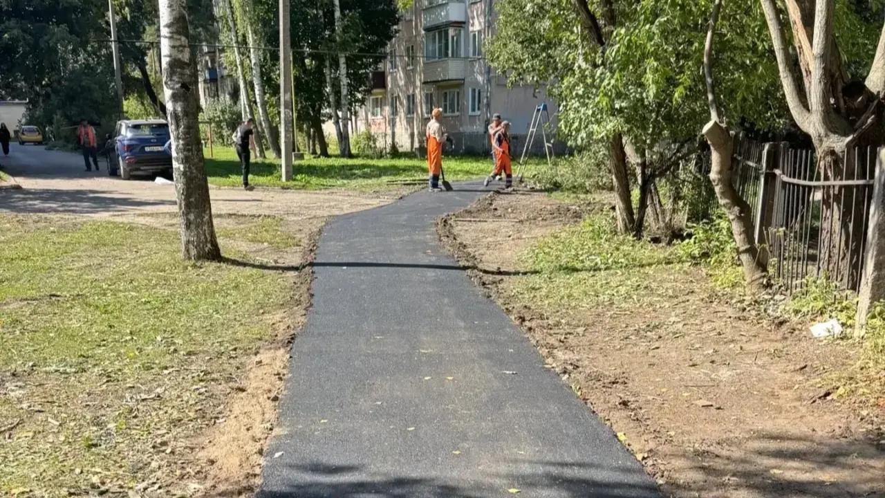 Возле гимназии №4 в Йошкар-Оле появился новый тротуар