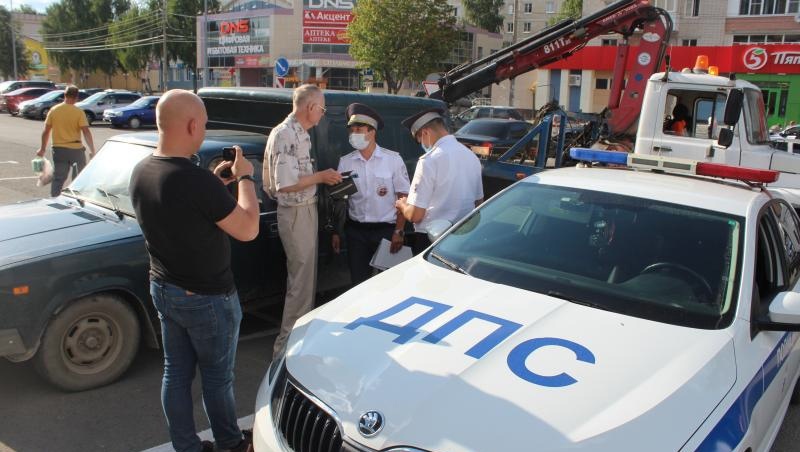 Госавтоинспекторы и общественники проверили в Йошкар-Оле места парковки для инвалидов