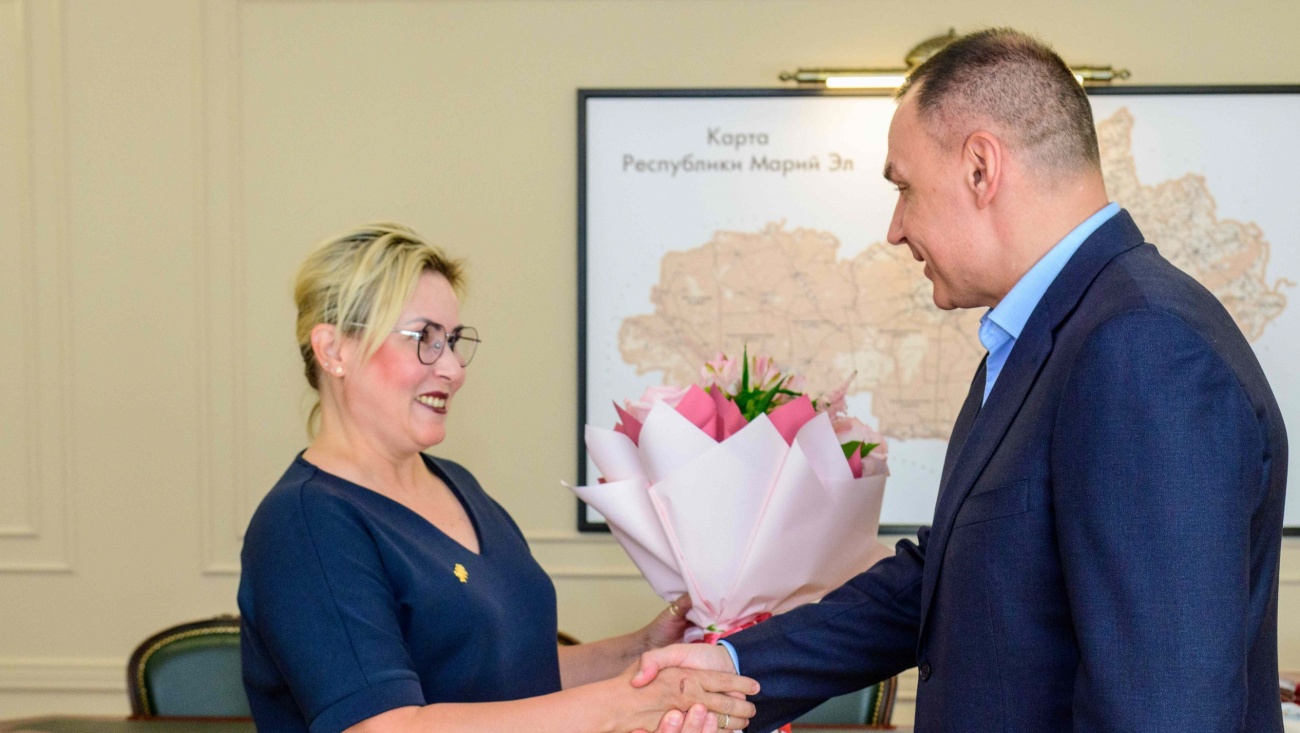 Глава Марий Эл встретился с легендой спорта по лыжным гонкам Юлией Чепаловой