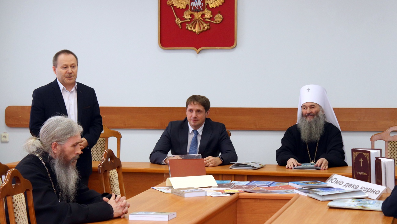 Презентация сборника Житий святых на марийском языке прошла в МарГУ