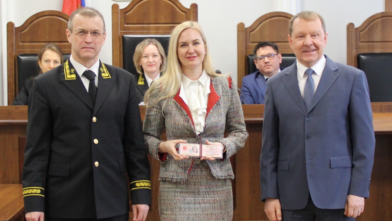 Судьям из Волжска вручили служебные удостоверения