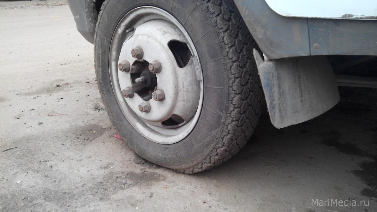 Житель Куженера, оплатив долг, забрал арестованный автомобиль у судебных приставов