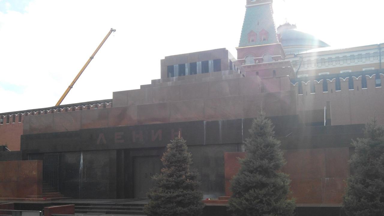 Мавзолей Ленина и некрополь на Красной площади временно закроют 