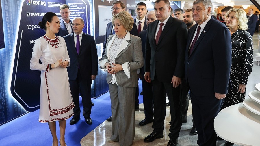 Валентина Матвиенко посетила выставку Марий Эл