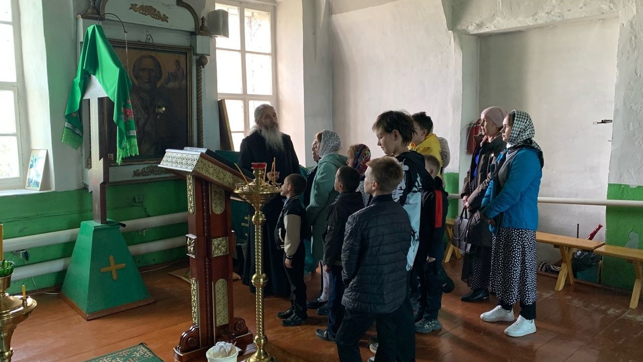Воспитанники Кожлаерской школы впервые побывали на экскурсии в храме Рождества Христова
