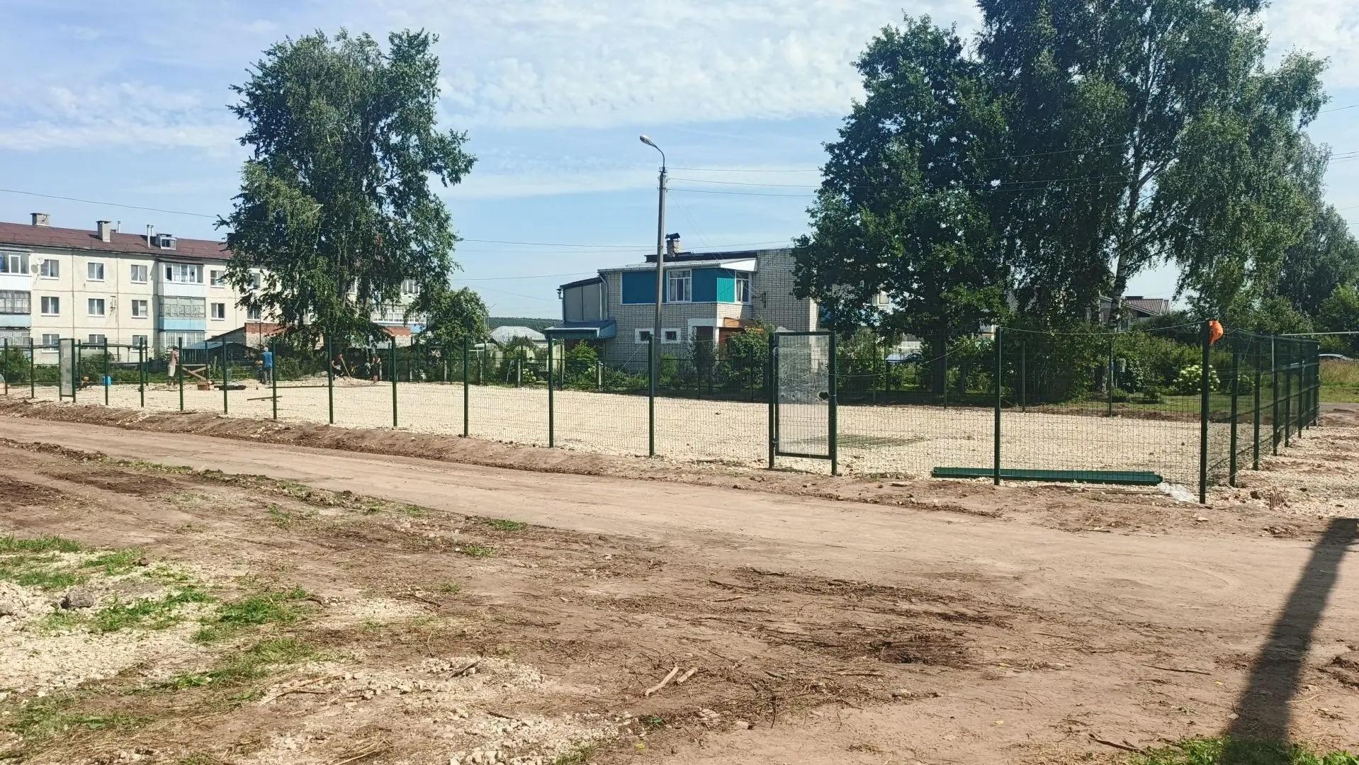 В Новом Торъяле строят футбольную площадку за 2,9 млн рублей