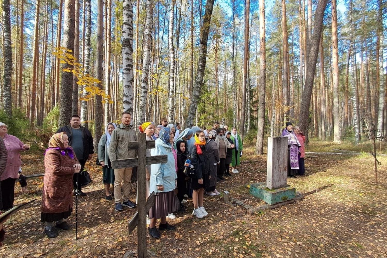На Мендурском кладбище молились за священномучеников Марийских