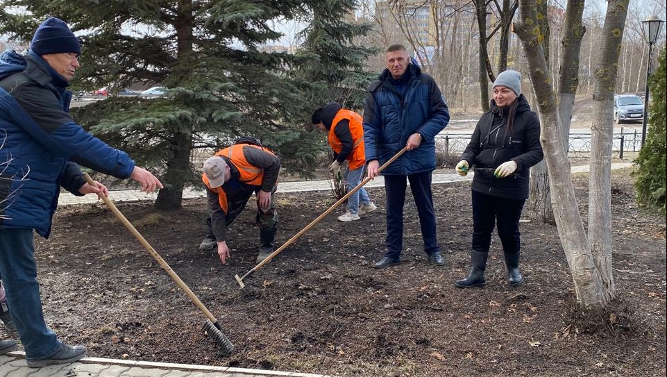 В Йошкар-Оле работники «Водоканала» вышли на общегородской субботник
