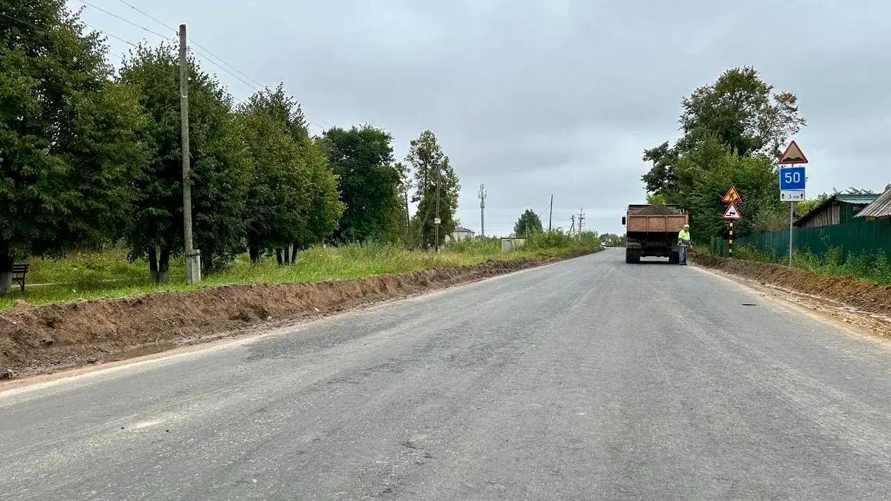 В Оршанском районе ремонтируют дорогу к святому источнику