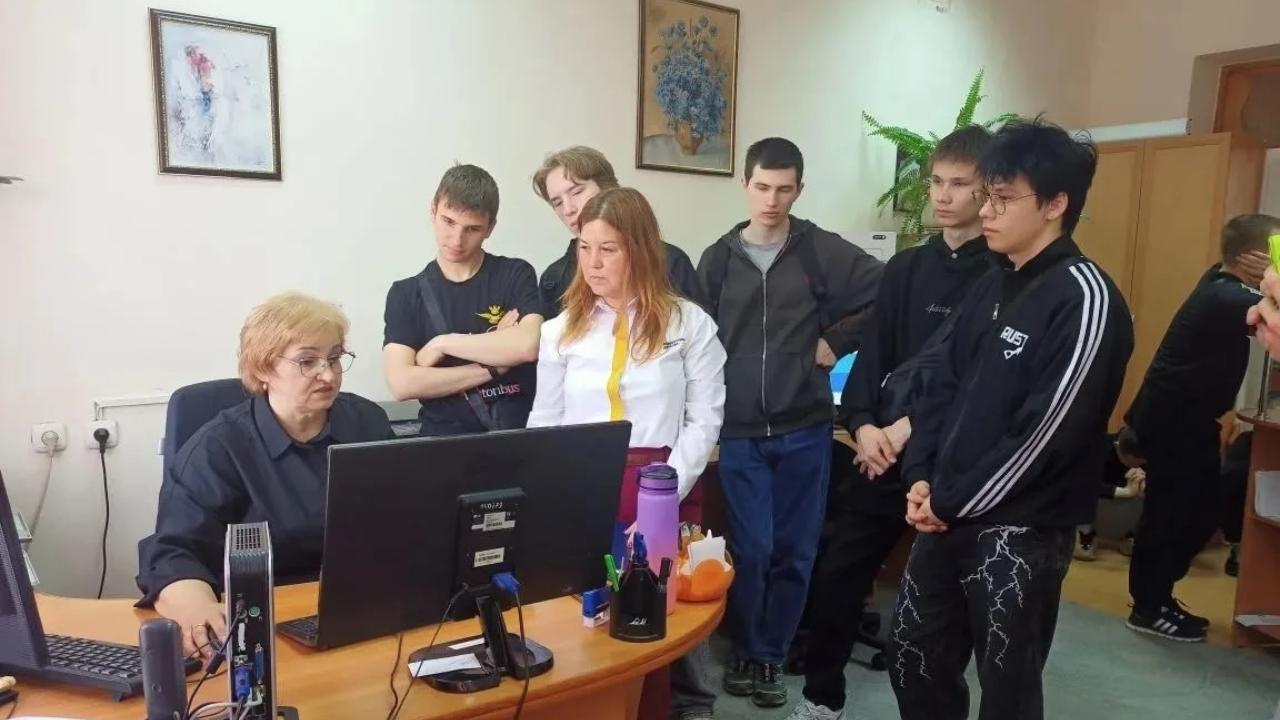 Студентам техникума показали работу ЗАГСа в Медведево