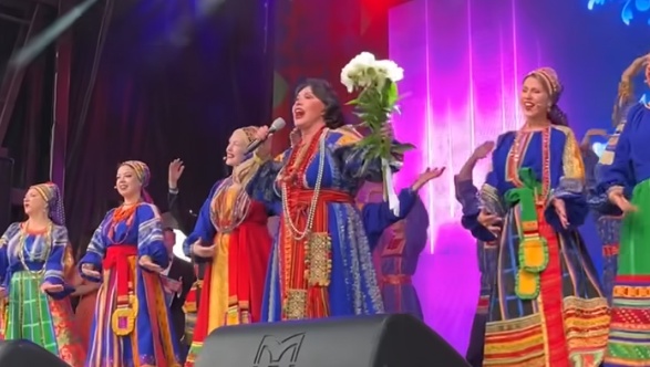 В посёлке Медведево прошёл первый концерт Надежды Бабкиной