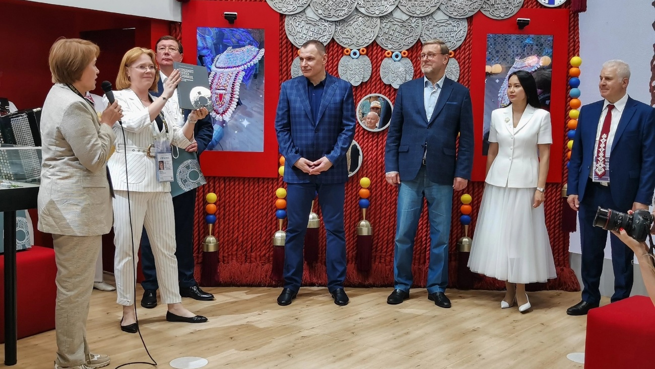 НА ВДНХ презентовали книгу марийских археологов