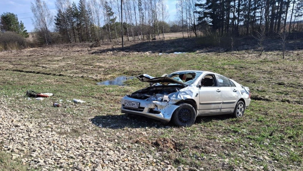 В Куженерском районе опрокинулась в кювет иномарка