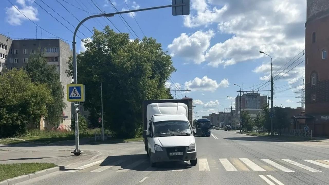 В Йошкар-Оле девочка выбежала на проезжую часть на красный свет