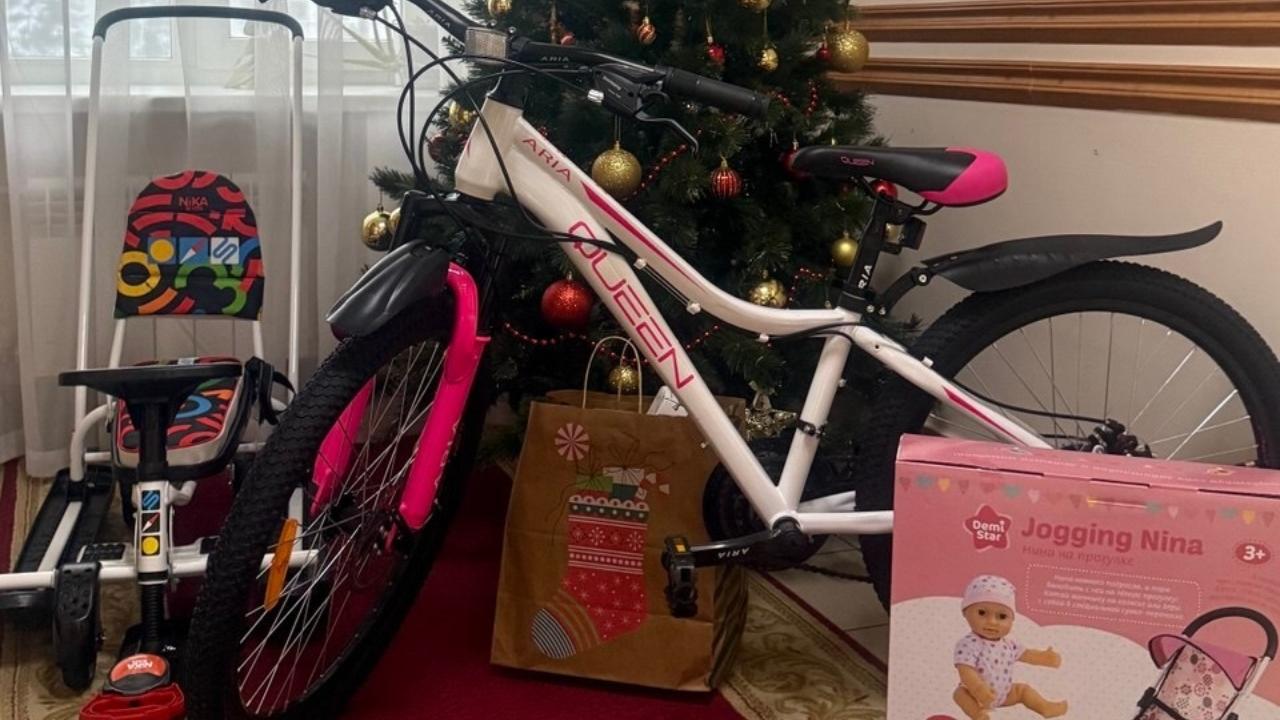 Многодетная семья получила подарки от замминистра транспорта Марий Эл