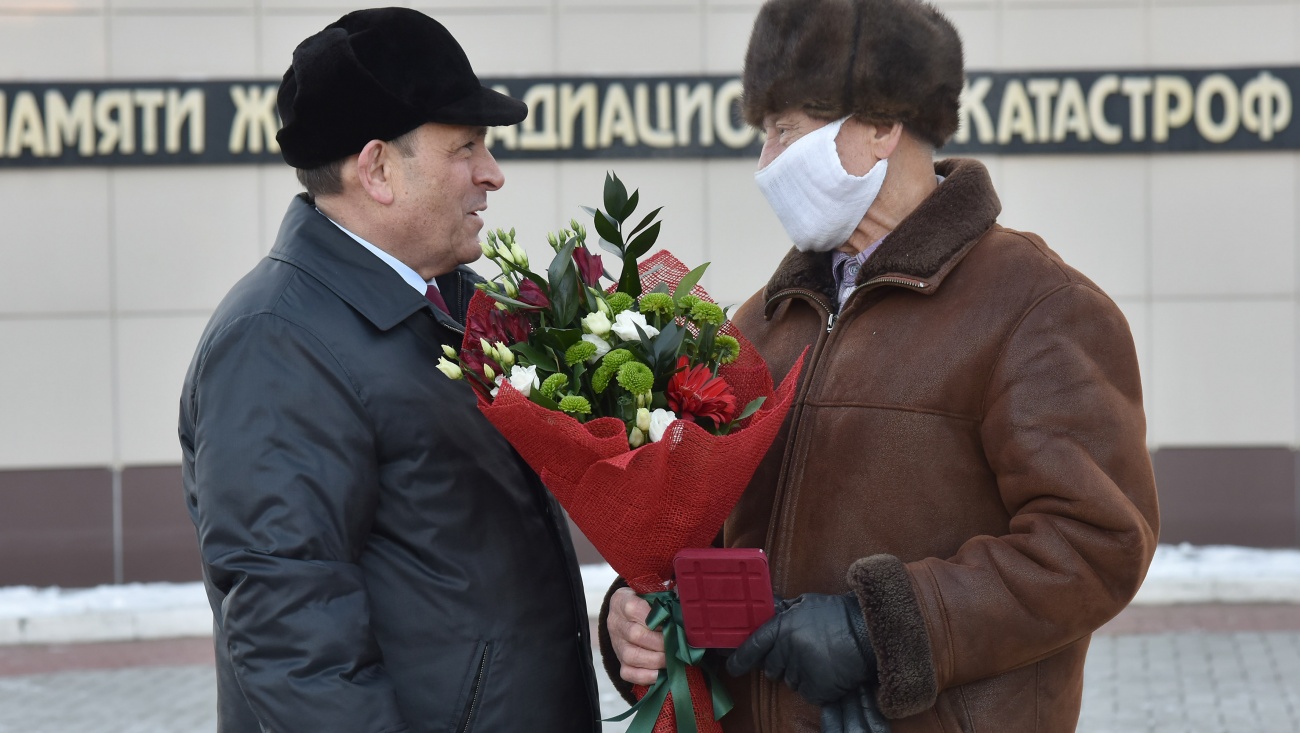 Александр Евстифеев вручил ядерщику-испытателю из Марий Эл медаль Министерства обороны РФ