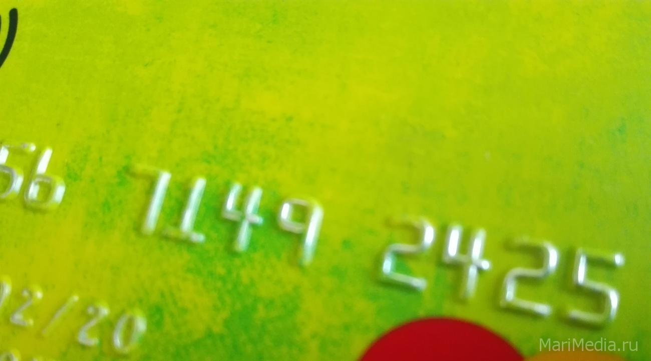 Девочка-подросток помогла мошенникам списать с карты матери все деньги