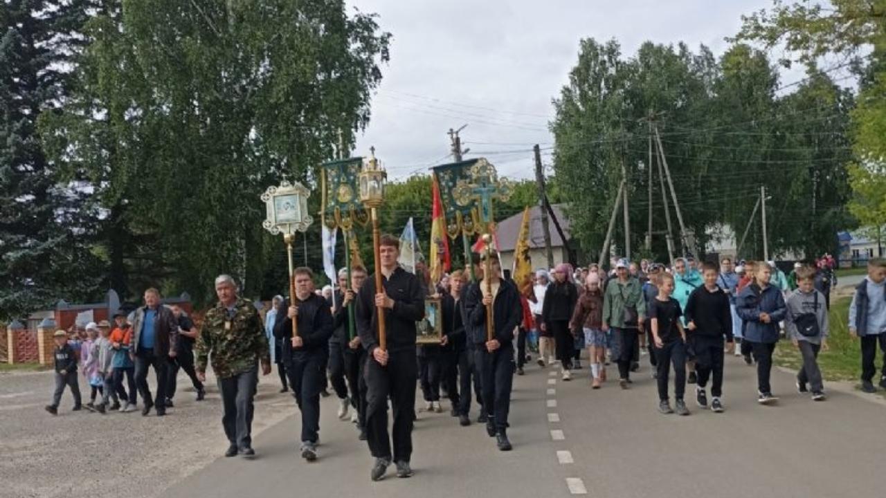 В селе Новые Параты в Волжском округе прошёл детский крестный ход