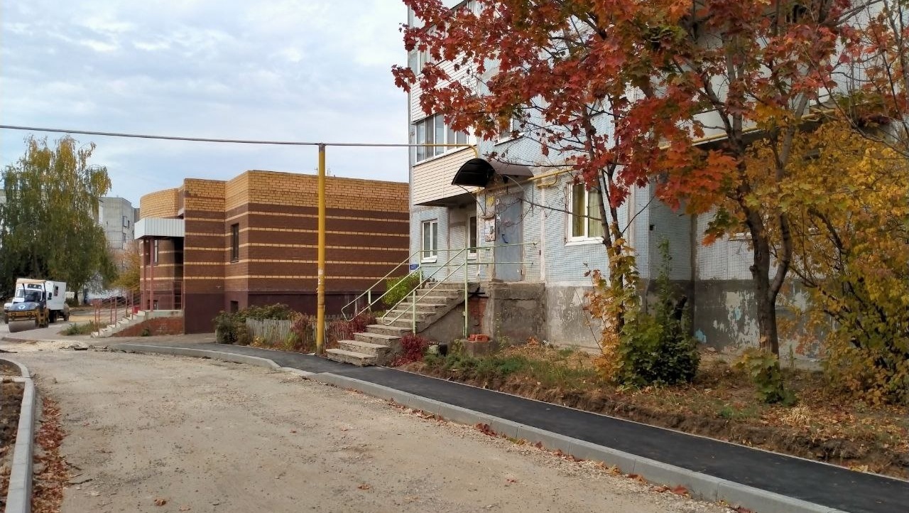 В Йошкар-Оле ремонтируют двор на улице Лебедева