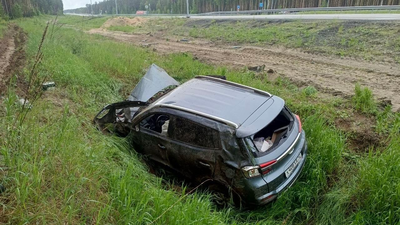 В Медведевском районе в кювет улетела иномарка