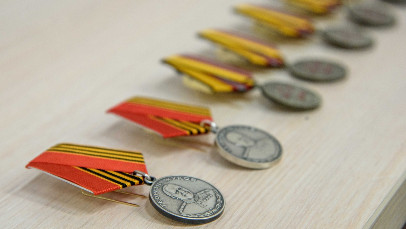 Юрий Зайцев вручил медаль Жукова участникам СВО из Марий Эл