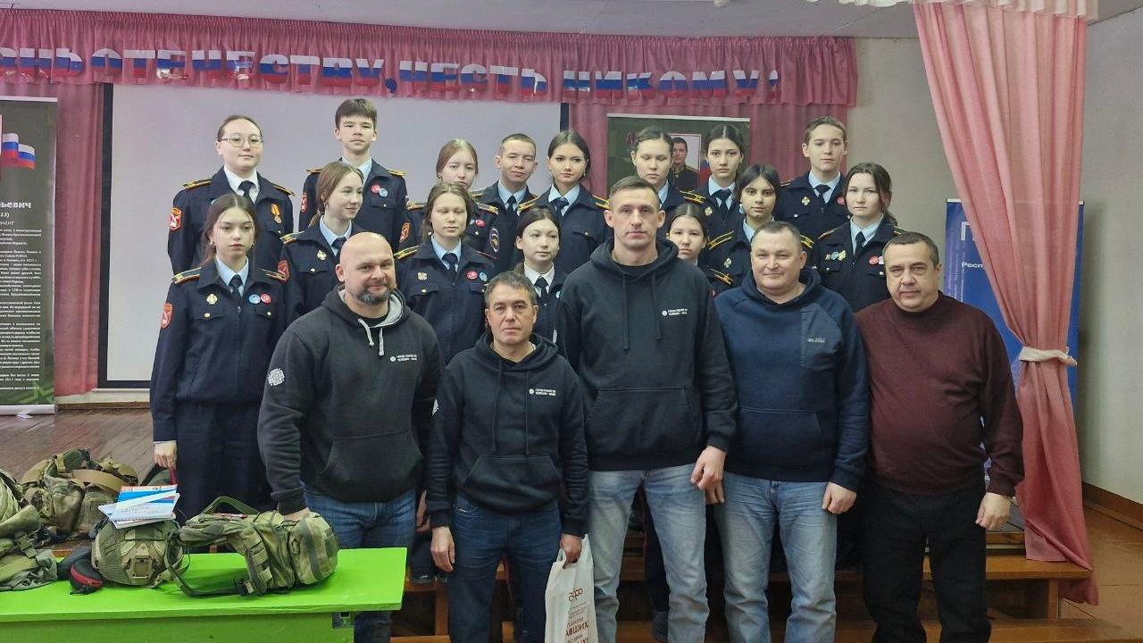 Герои Марий Эл продолжают проводить в школах «Уроки мужества»