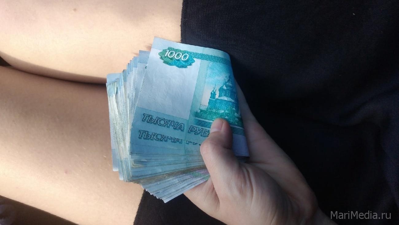 Алиментщица одномоментно выплатила дочери 1 млн рублей