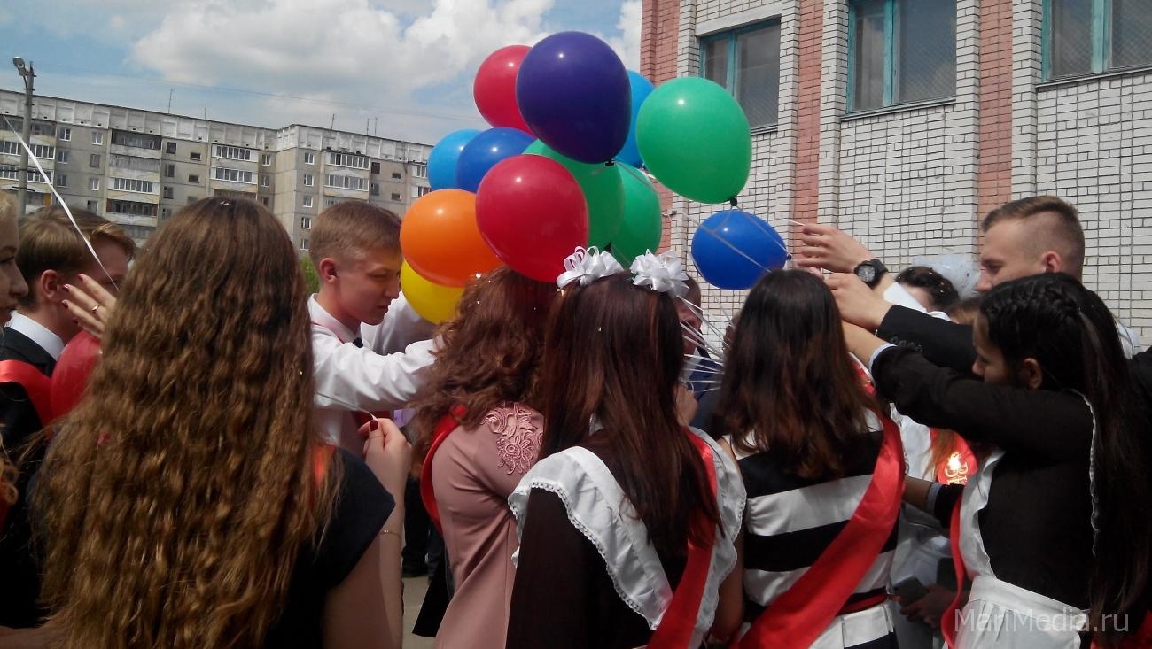 В этом году выпускные вечера в школах решили не отменять