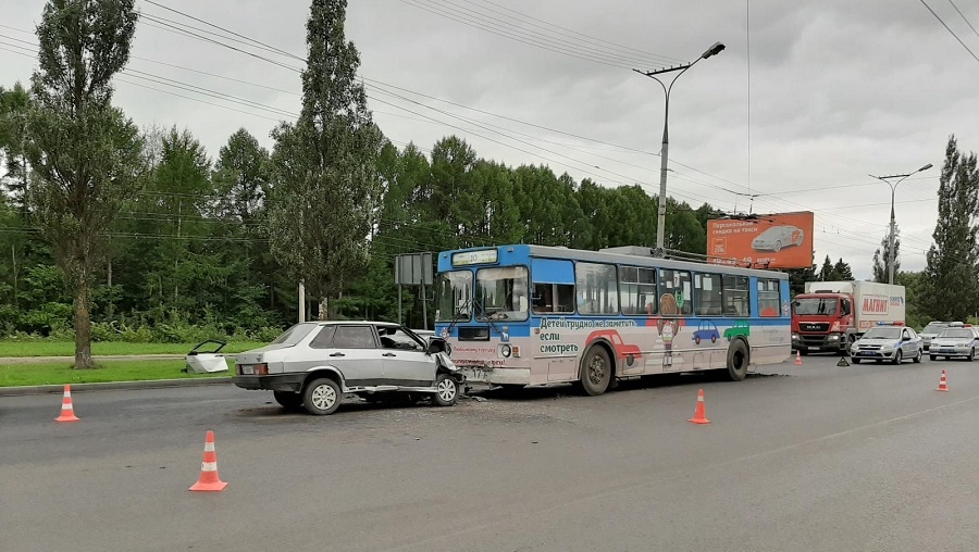 Знаки «Дорожные работы» и «Ограничение максимальной скорости» не остановили лихача